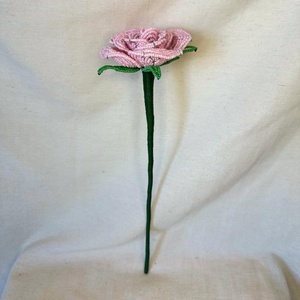 Trandafir roz realizat manual din mărgele  - Artynos.ro