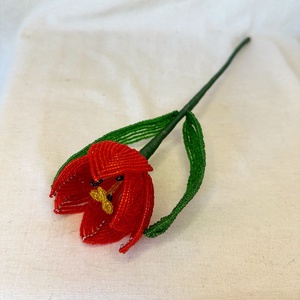 Lalea rosie din mărgele  - casă & stil de viață - accesorii pentru decorat casa - suport de flori - buchete de flori - Artynos.ro