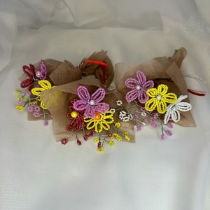 Buchețel cu flori din mărgele  - Artynos.ro