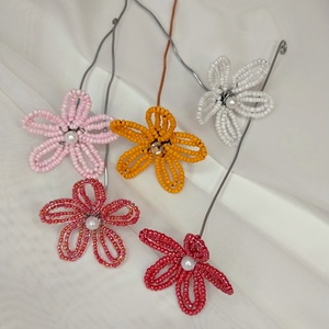 Floare din mărgele  - bijuterii - mărțișor - Artynos.ro