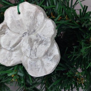 Glob de Craciun,Floare pentru brad din papier-mâché  handmade, eco-friendly - crăciun - decorațiuni de crăciun de casă - globuri de crăciun - Artynos.ro