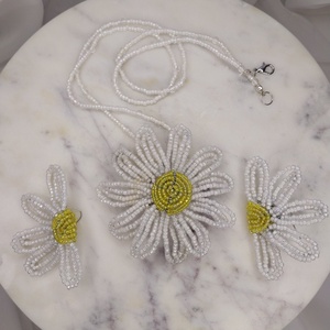 Set colier si cercei cu margareta din margele de nisip , Bijuterii, Seturi de bijuterii, Confectionarea bijuteriilor, ARTYNOS
