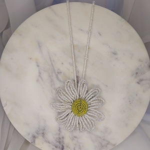 Colier lung cu margareta realizata din margele , Bijuterii, Martisor, Confectionarea bijuteriilor, ARTYNOS