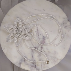 Colier lung cu floare din mărgele  - bijuterii - coliere - coliere din mărgele - Artynos.ro