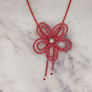 Mărțișor colier floral din mărgele de nisip - bijuterii - mărțișor - Artynos.ro