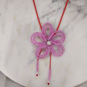 Mărțișor colier floral din mărgele de nisip - bijuterii - mărțișor - Artynos.ro