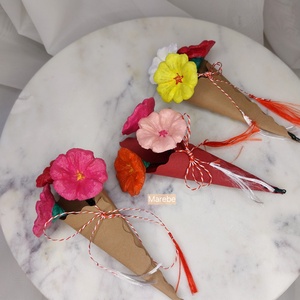 Buchet martisor cu floricele - bijuterii - mărțișor - Artynos.ro