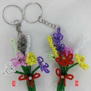 Breloc handmade � Buchet cu flori din mărgele, Mărțișor handmade personalizat - bijuterii - mărțișor - Artynos.ro