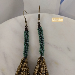 Cercei statement aurii handmade cu mărgele � inspirație floarea cală - bijuterii - cercei - cercei lungi - Artynos.ro