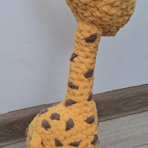 Jirafa crosetata - jucării și echipamente pentru copii - plușuri - figurine de pluș - Artynos.ro