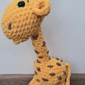 Jirafa crosetata - jucării și echipamente pentru copii - plușuri - figurine de pluș - Artynos.ro