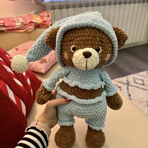 Ursulet in pijamale , Jucarii si echipamente pentru copii, Plusuri, Papusa crosetata, papusa de plus, Crosetat, Ursulet crosetat din fir catifelat. Disponibil la comanda si in alte culori, imi puteti lasa mesaj, ARTYNOS
