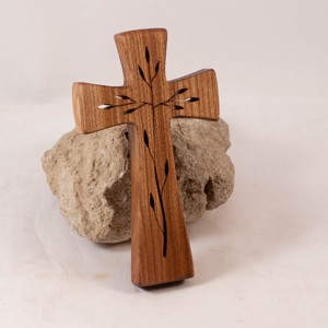 Cruce din lemn cu model, cruce de perete  - casă & stil de viață - accesorii religioase - cruce - Artynos.ro