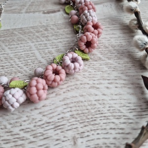 Colier cu zmeure - accesorii de crăciun - cadou tematic de moș crăciun, decorațiuni - cadouri de moș crăciun - Artynos.ro