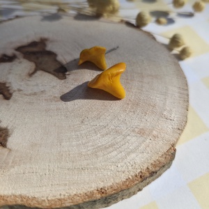 Cercei stud mini galbiori, Bijuterii, Cercei, Cercei din margele, Confectionarea bijuteriilor, ARTYNOS