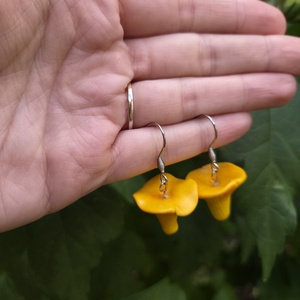 Cercei gălbiori cu agățătoare - bijuterii - cercei - cercei hoops - Artynos.ro