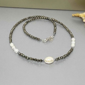 Colier pirita fatetata si perle - bijuterii - coliere - coliere din pietre semiprețioase - Artynos.ro