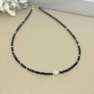 Colier din turmalina, aur filat de 14K si perla scoica - bijuterii - coliere - coliere din pietre semiprețioase - Artynos.ro