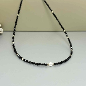 Colier din turmalina, aur filat de 14K si perla scoica - bijuterii - coliere - coliere din pietre semiprețioase - Artynos.ro