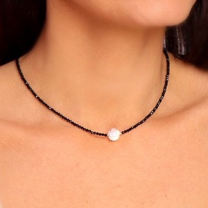 Colier turmalina neagra si pandantiv trandafir din sidef.  - bijuterii - coliere - coliere din pietre semiprețioase - Artynos.ro