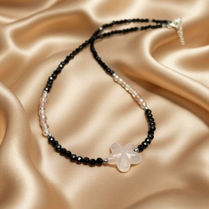 Colier cuart strawberry si turmalina neagra  - bijuterii - coliere - coliere din pietre semiprețioase - Artynos.ro