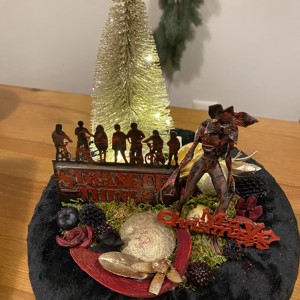 Decorațiuni pentru masă Stranger Things  - casă & stil de viață - decorațiuni de casă - decorațiuni de masă și rafturi - decorațiuni de masă - Artynos.ro