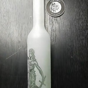 Sticlă pentru palinkă cu model Justicia  -  - Artynos.ro