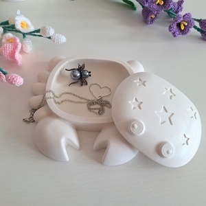 Cutie de depozitare bijuterii in forma de Crab, Bijuterii, Suporturi si cutii de bijuterii, Cutii de bijuterii, , Adauga un strop de magie marina pe masuta ta de toaleta. Aceasta cutiuta in forma de crab, cu detal..., ARTYNOS