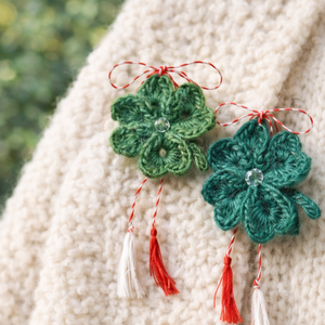 Mărțișor broșă Trifoi cu 4 foi croșetat manual din fir cu lână - bijuterii - mărțișor - Artynos.ro