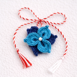 Mărțișor broșă floare croșetat manual Crocus - bijuterii - mărțișor - Artynos.ro