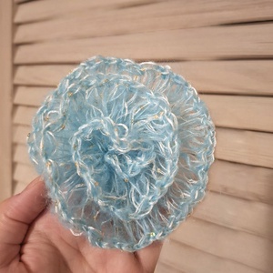 Brosa-Martisor crosetata manual Trandafir - Artynos.ro