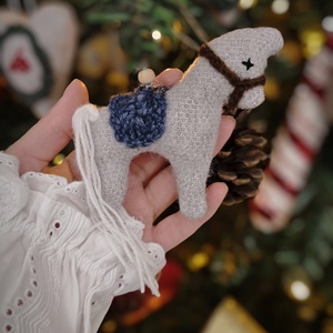 Figurină căluț din lână - crăciun - decorațiuni de crăciun de casă - figurine pentru pomul de crăciun - Artynos.ro