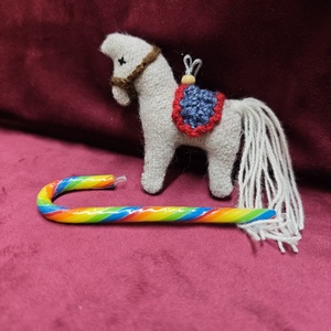 Figurină căluț din lână - crăciun - decorațiuni de crăciun de casă - figurine pentru pomul de crăciun - Artynos.ro
