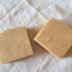 Săpun artizanal cu lapte de capră, ovăz și miere - igienă și înfrumusețare - săpunuri și articole de igienă - săpun artizanal - Artynos.ro