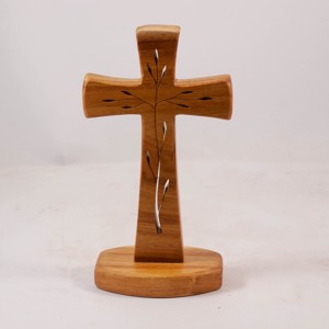 Cruce de lemn pe piedestal cu model, cruce de masă -  - Artynos.ro