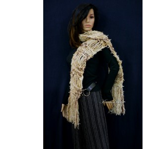 BOHO - eșarfă extra groasă tricotată manual cu franjuri lungi / alune - îmbrăcăminte și modă - eșarfe, pălării, fularuri - eșarfe - Artynos.ro