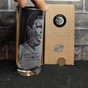 Portretul lui Puskás � Pahar de sticlă gravat manual  -  - Artynos.ro