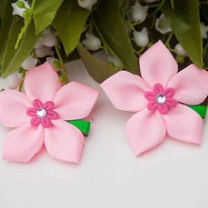 Agrafa de par in forma de floare  - Roz deschis - Artynos.ro