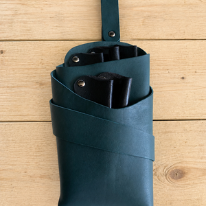 Holster barber handmade din piele naturala � suport pentru foarfeci, pieptene si ustensile - Artynos.ro