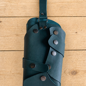 Holster barber handmade din piele naturală � suport pentru foarfeci, pieptene și ustensile - genți și portofele - portofele, huse, suporturi - husă pentru căști - Artynos.ro