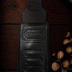 Husă handmade din piele naturală pentru iPhone 16 � neagră, cu prindere la curea - genți și portofele - portofele, huse, suporturi - husă telefon - Artynos.ro