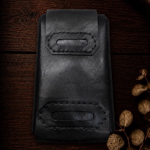 Husă handmade din piele naturală pentru iPhone 16 � neagră, cu prindere la curea - genți și portofele - portofele, huse, suporturi - husă telefon - Artynos.ro