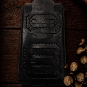 Husă handmade din piele naturală pentru iPhone 16 � neagră, cu prindere la curea - genți și portofele - portofele, huse, suporturi - husă telefon - Artynos.ro