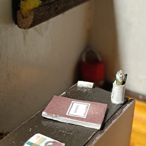 Handmade - dioramă minimalistă sală de clasă scara 1:40 - accesorii de crăciun - cadou tematic de moș crăciun, decorațiuni - cadouri de moș crăciun - Artynos.ro