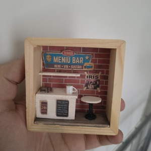 Dioramă miniatură Bar Retro Scînteia si Iris - accesorii nuntă - materiale decor pentru nuntă - decorațiuni pentru masa de nuntă  - Artynos.ro