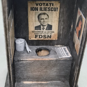 Machetă rustică în miniatură - WC de Curte - casă & stil de viață - decorațiuni de casă - decorațiuni de masă și rafturi - decorațiuni de masă - Artynos.ro