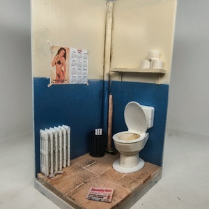 Macheta rustica in miniatura - WC public - Artynos.ro
