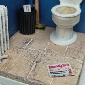 Machetă rustică în miniatură - WC public - casă & stil de viață - decorațiuni de casă - decorațiuni de masă și rafturi - decorațiuni de masă - Artynos.ro