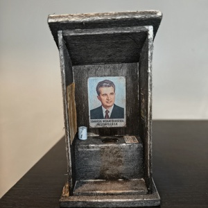 Macheta rustica in miniatura - WC de Curte - Artynos.ro