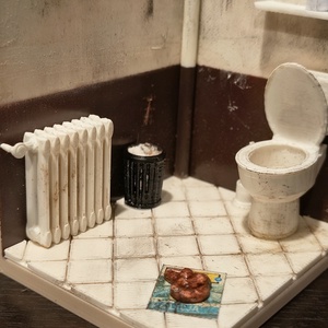 Machetă rustică în miniatură - WC public - casă & stil de viață - decorațiuni de casă - decorațiuni de masă și rafturi - decorațiuni de masă - Artynos.ro